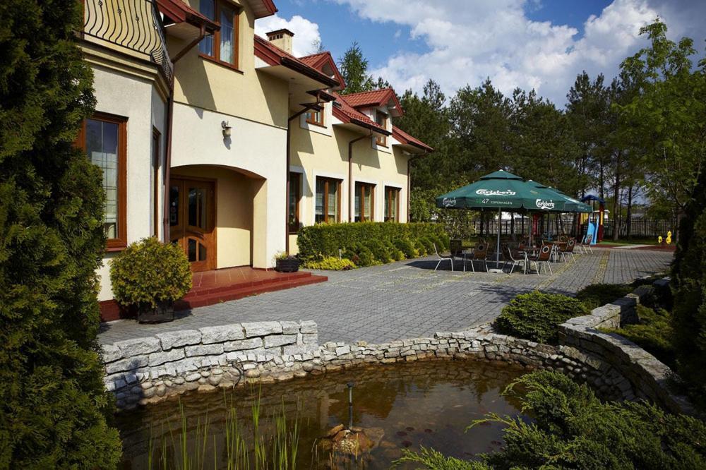 Hotel Maxima Wolanów Exterior foto
